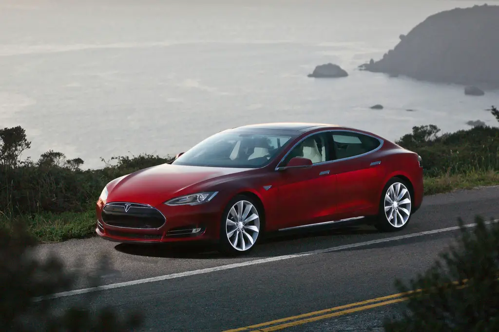 2014 Tesla Model S red a (2)