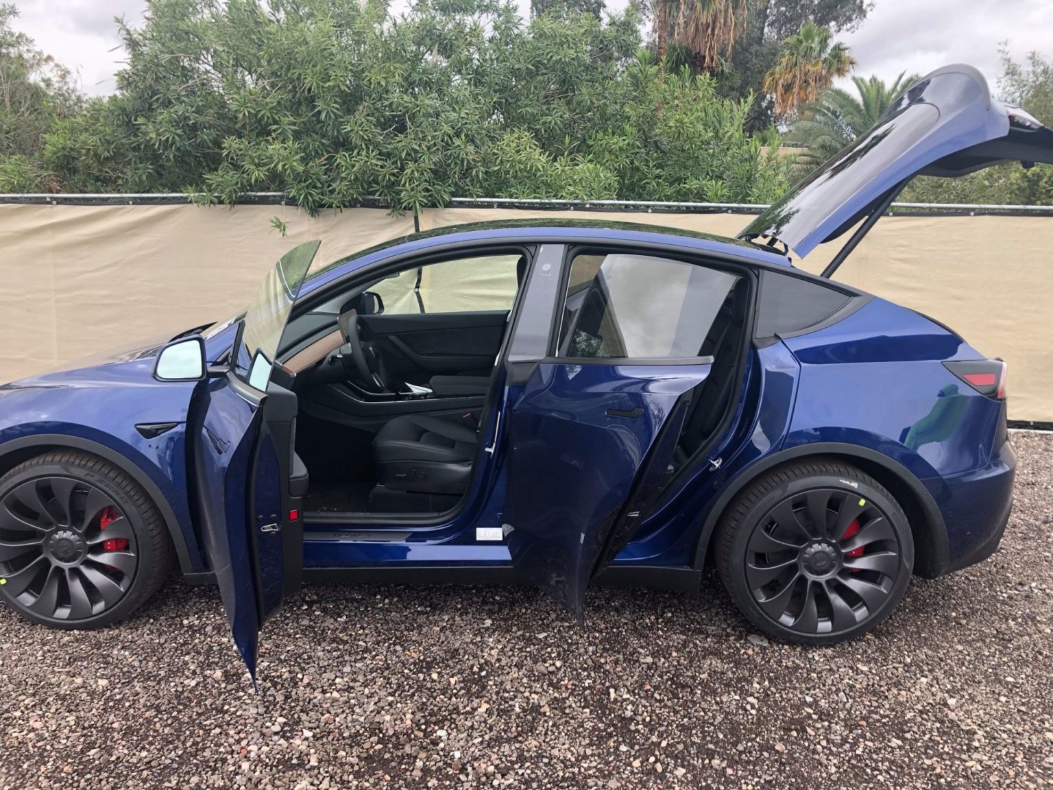 Tesla Model Y Rear Doors Image to u